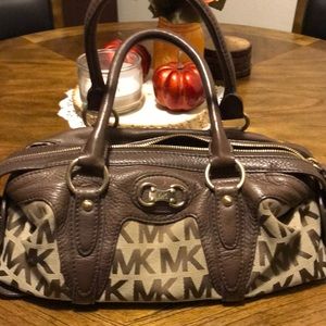 Authentic Classic MK Satchel. PRICE REDUCTION ❤️❤️